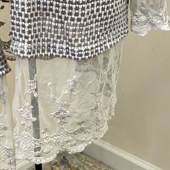 Umgee Lace Trimmed Grey & White Open Cardigan - Size Medium - Picture 5 of 11
